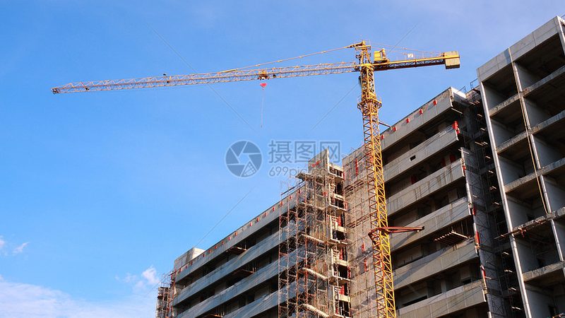别墅钢结构工程尺寸参数解析：关键要素与选型逻辑